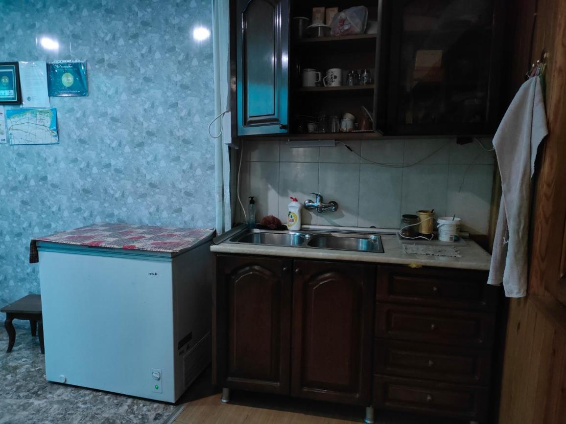 Guest House Nadejda 巴统 外观 照片