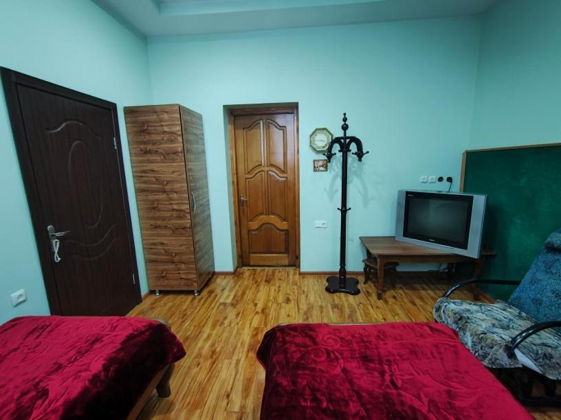 Guest House Nadejda 巴统 外观 照片