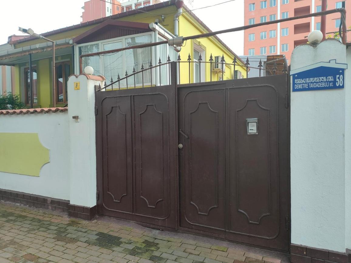 Guest House Nadejda 巴统 外观 照片