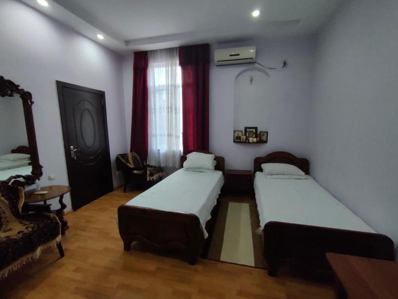 Guest House Nadejda 巴统 外观 照片
