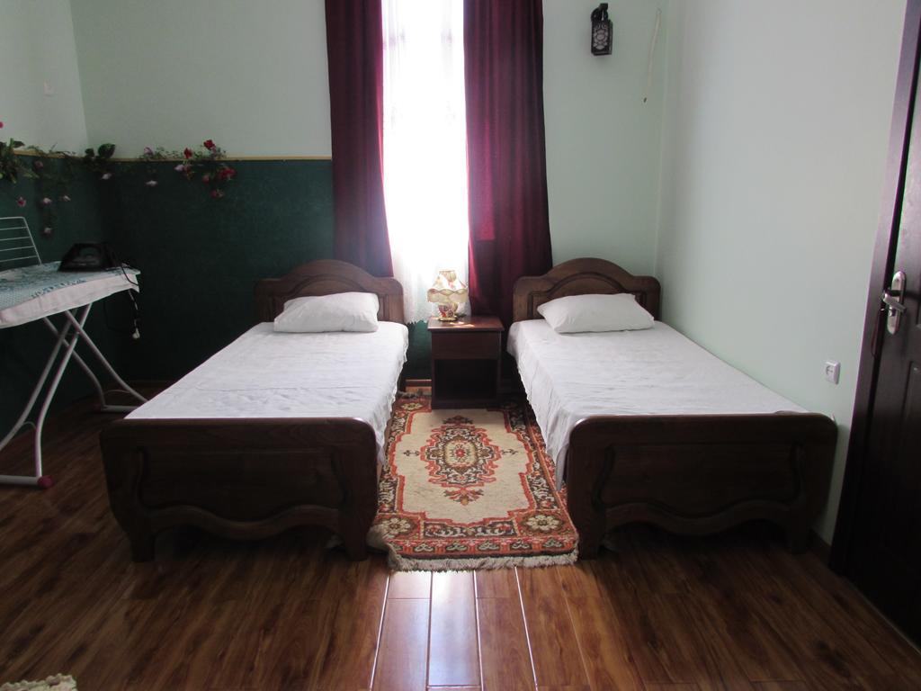 Guest House Nadejda 巴统 外观 照片