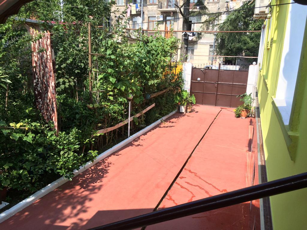 Guest House Nadejda 巴统 外观 照片