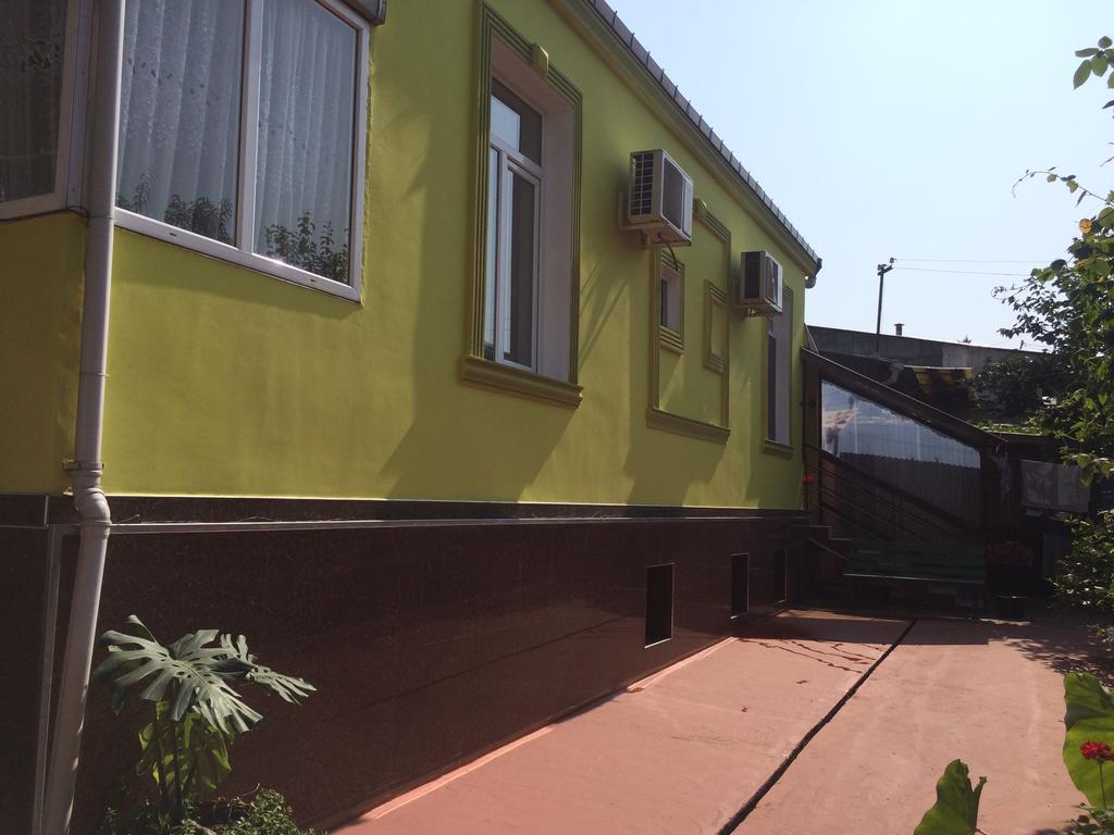 Guest House Nadejda 巴统 外观 照片