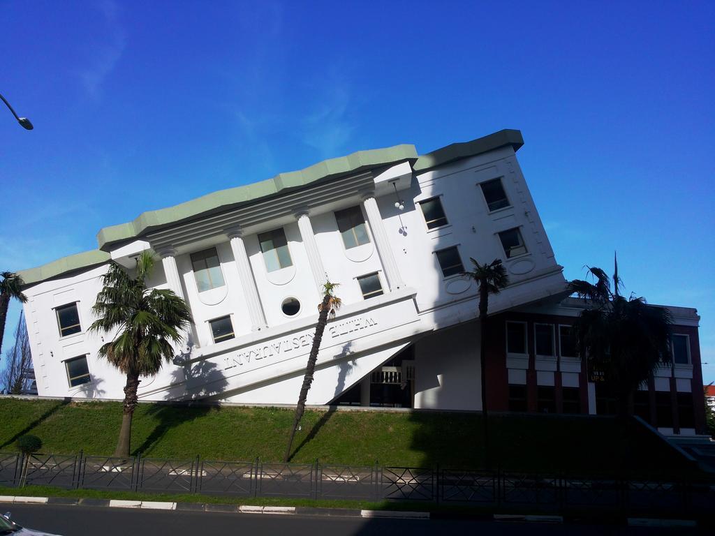 Guest House Nadejda 巴统 外观 照片