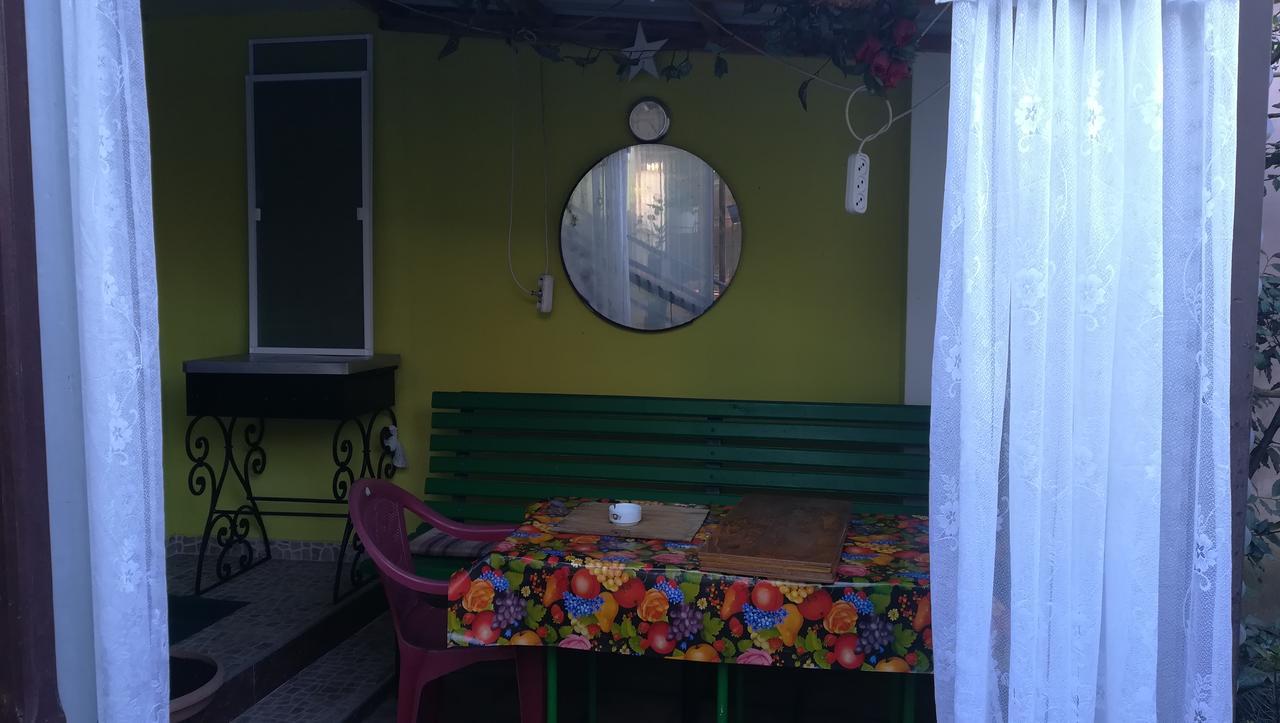 Guest House Nadejda 巴统 外观 照片