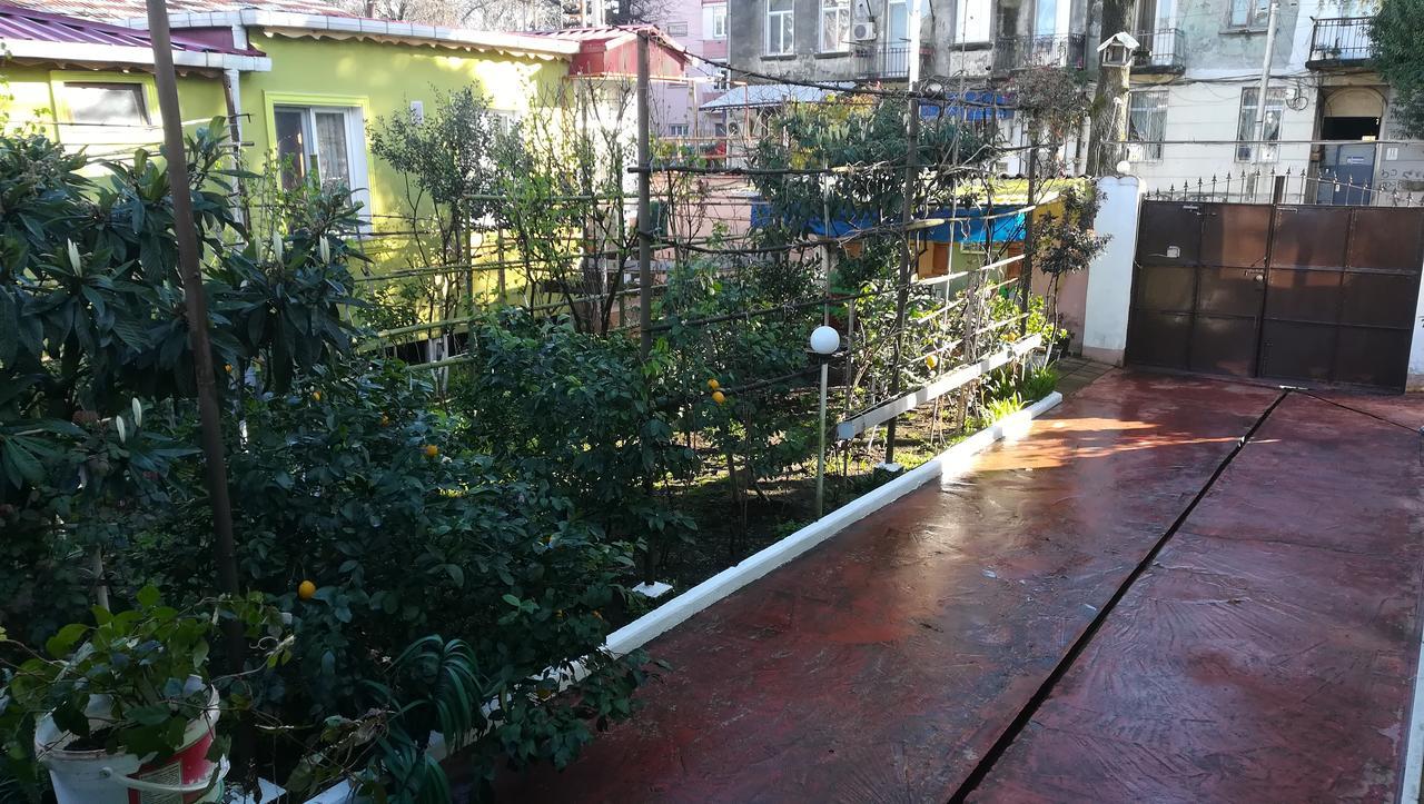Guest House Nadejda 巴统 外观 照片