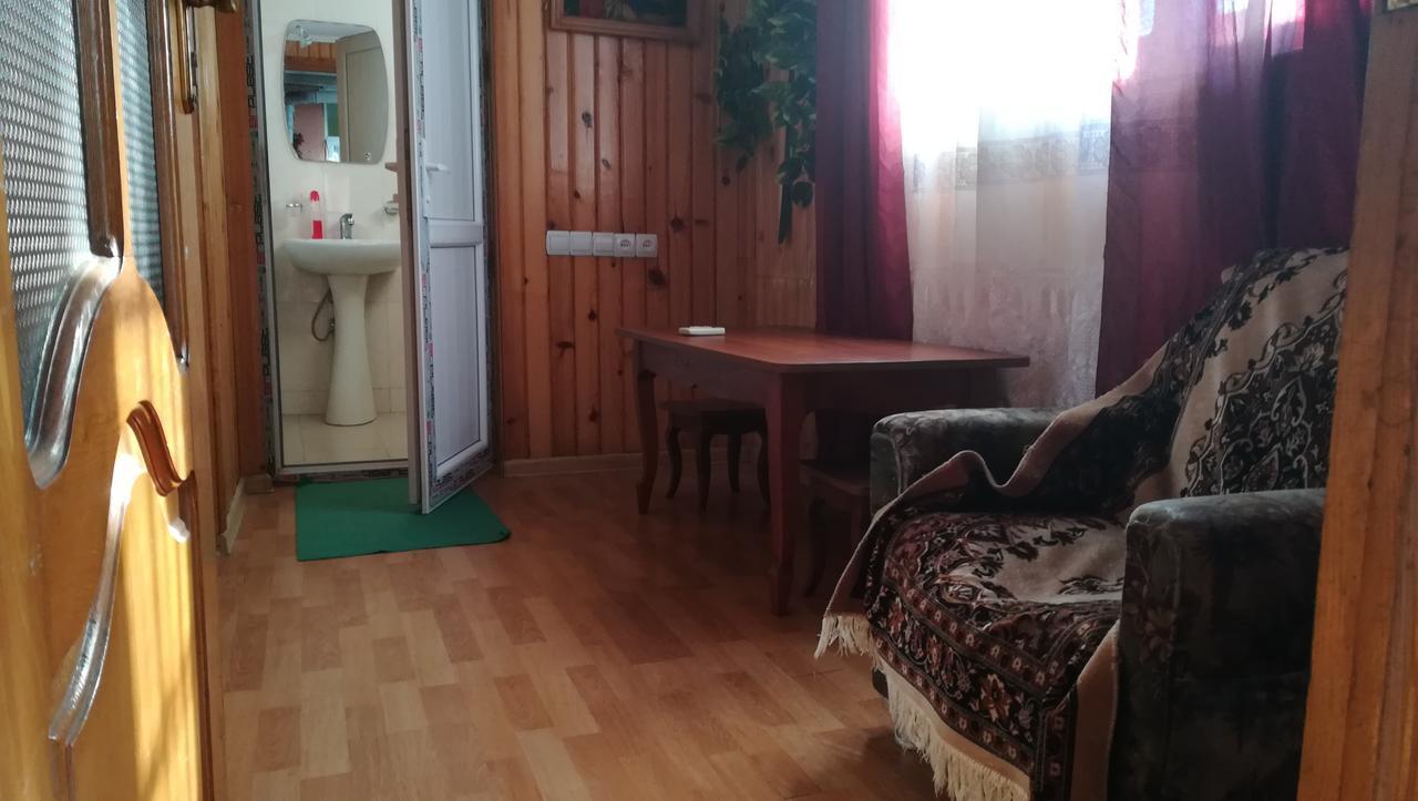 Guest House Nadejda 巴统 外观 照片