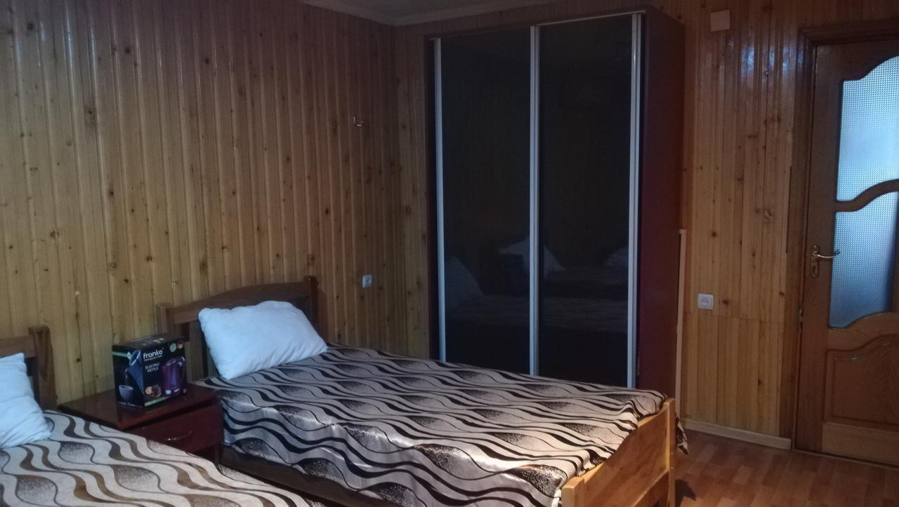 Guest House Nadejda 巴统 外观 照片