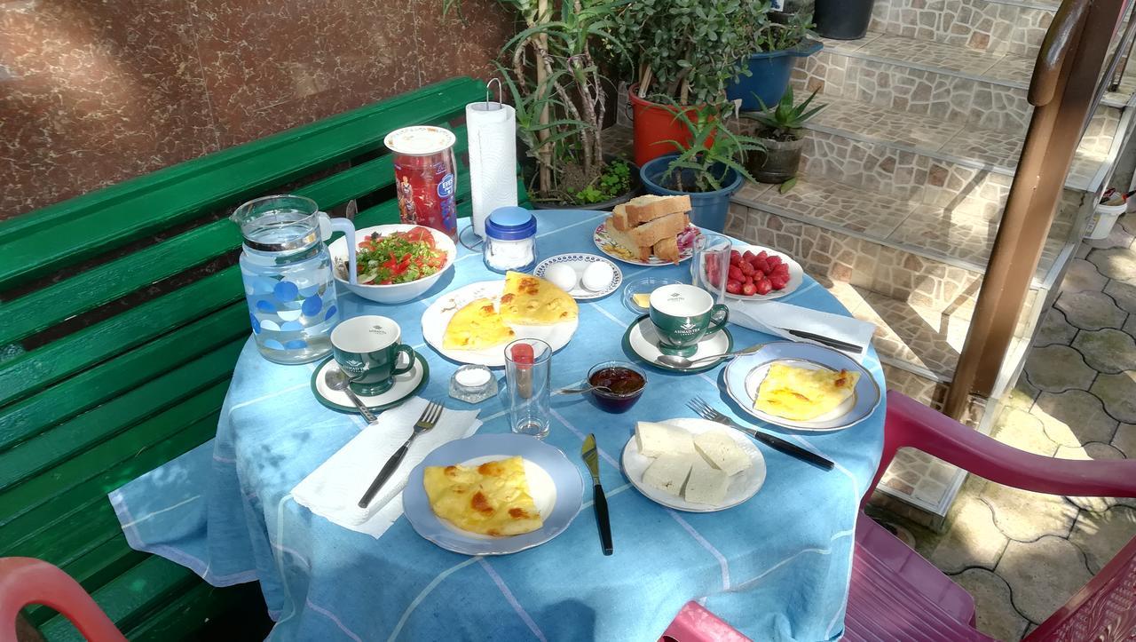 Guest House Nadejda 巴统 外观 照片