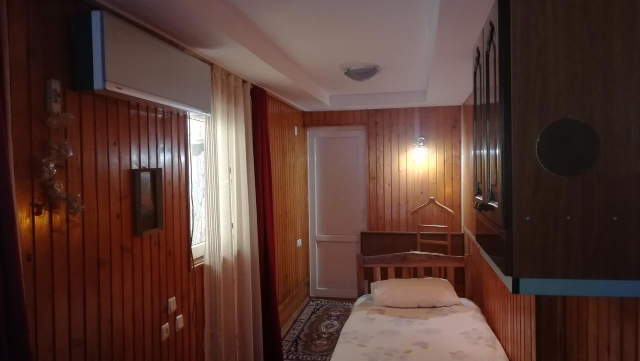 Guest House Nadejda 巴统 外观 照片